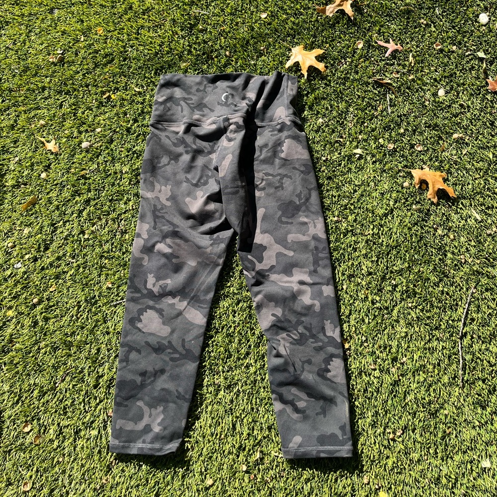 Zyia Active Camo Crop Leggings